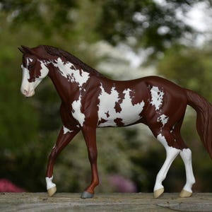 Custom Model Horse CLASSIC Scale |-| Custom Breyer Models to match YOUR Horse! We pick the perfect pose, then hand paint them from scratch!