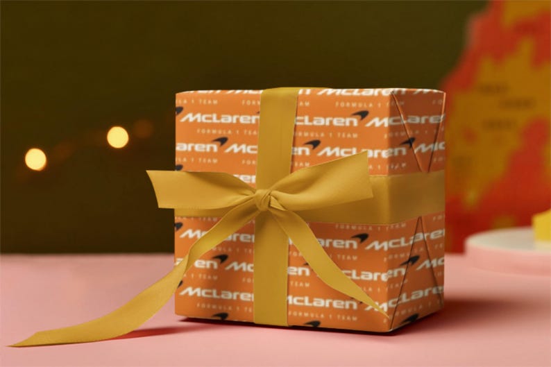 Papel de regalo de McLaren F1: Papel de regalo de carreras de papaya imagen 1