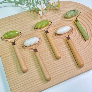 Natural Jade Roller Tool, Single-ended Crystal Massage Roller With Thorns, Healing Crystal Facial Rolling Massager For Birthday Gift