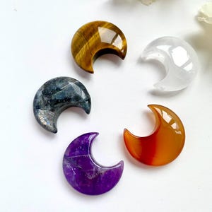 Natural Mixed Crystals Moon,Party Gift,Crystal Moon Gift,Gemstones Moon Carvings,Energy Crystal ,Crystal Decoration,Pocket Crystal Moon