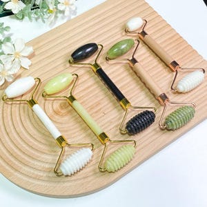 Natural Jade Rolling Massage Tool, Crystal Face Roller, Double-ended Crystal Roller With Thorns, Healing Facial Massager For Birthday Gift