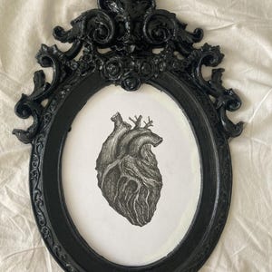 Il cuore, dipinto a inchiostro gotico disegnato a mano e cornice in ceramica polverosa, disegno unico originale, regalo per lui e per lei