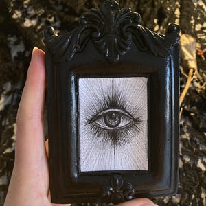 Occhio splendente, dipinto a inchiostro gotico disegnato a mano e cornice in ceramica polverosa, decorazione unica per la casa gotica, regalo per lui e per lei
