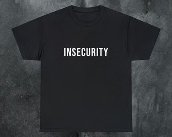 Insecurity Lustiges Y2K Shirt Meme Shirt Schräge t shirts seltsam spezifisches Gag Geschenk Ängstlich Tee ironisch shirt sarkastisch tshirt