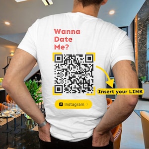 Wanna Date Me QR Code Shirt Instagram Shirt Personalisiertes QR Code Shirt Individuell QR Code Social Media Qr Code Shirt Ironische Shirt Bild 1