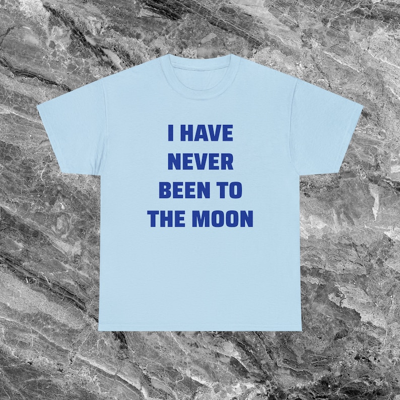 Never Been to the Moon Shirt Weltraum Geschenk Alien Astronaut Shirt Lustige Meme Shirt Ironische Shirt sarkastische Shirt ästhetische Shirt Light Blue