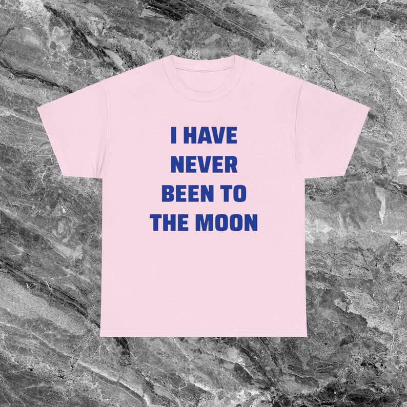 Never Been to the Moon Shirt Weltraum Geschenk Alien Astronaut Shirt Lustige Meme Shirt Ironische Shirt sarkastische Shirt ästhetische Shirt Light Pink