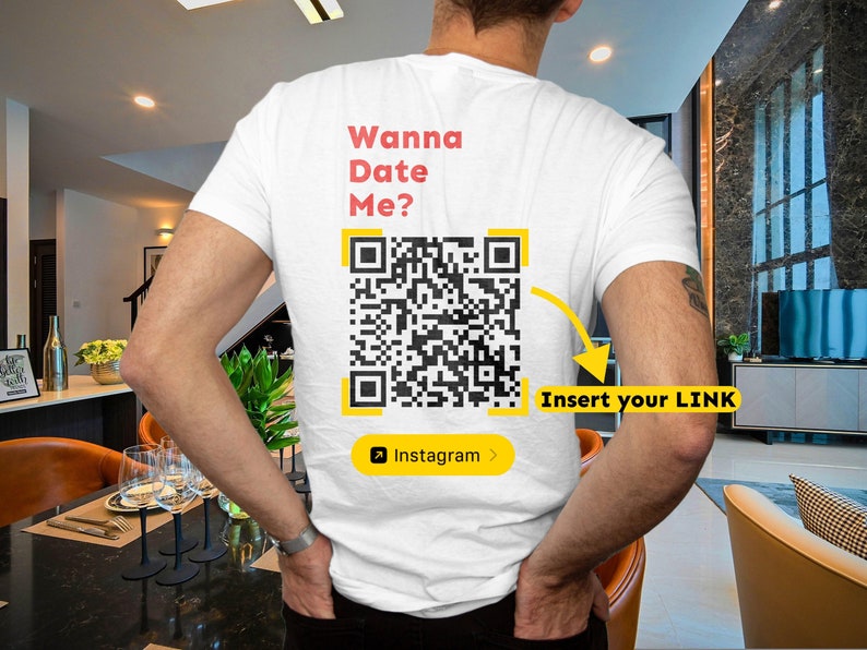 Wanna Date Me QR Code Shirt Instagram Shirt Personalisiertes QR Code Shirt Individuell QR Code Social Media Qr Code Shirt Ironische Shirt Bild 1