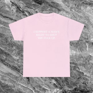 Chemise féministe Cadeau chemise meme drôle Chemise déjantée Chemise ironique Chemise sarcastique qui va dur Chemise étrange Chemise maudite Chemise an 2000 Chemise Gen Z Light Pink