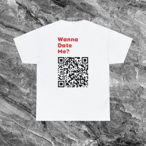 Wanna Date Me QR Code Shirt Instagram Shirt Personalisiertes QR Code Shirt Individuell QR Code Social Media Qr Code Shirt Ironische Shirt White