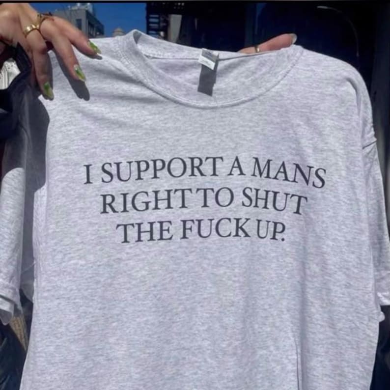 Chemise féministe Cadeau chemise meme drôle Chemise déjantée Chemise ironique Chemise sarcastique qui va dur Chemise étrange Chemise maudite Chemise an 2000 Chemise Gen Z image 1