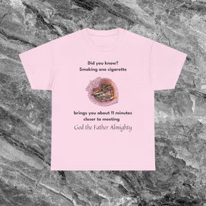 Cigarett-tröja Stötande T-shirt Rolig Meme-tröja Krya-tröja Pinsam T-shirt Olämplig T-shirt Förbannad T-shirt Konstig T-shirt Ironisk T-shirt Light Pink