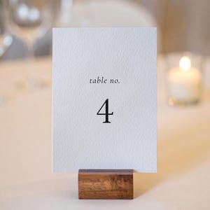 Tarjetas modernas para números de mesa / Señalización para eventos / Diseño minimalista y moderno en blanco y negro / Hecho a mano / Bodas, bautizos, fiestas, decoración