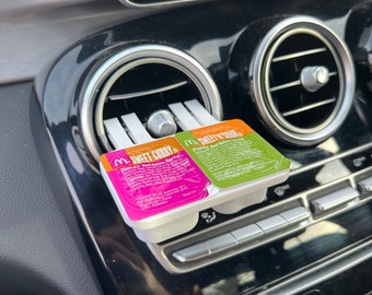 McDonald's-saushouders voor ventilatierooster in auto