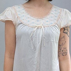 Vintage Embroidered Night Gown Size M