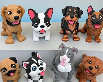 Könnte beinhalten: Eine Sammlung von acht Hunde-Figuren verschiedener Rassen, darunter ein Golden Retriever, eine französische Bulldogge und ein Deutscher Schäferhund. Jede Figur ist farbenfroh und detailliert, mit offenem Maul und spielerischem Ausdruck. Die Hunde stehen auf einer hellgrauen Oberfläche.