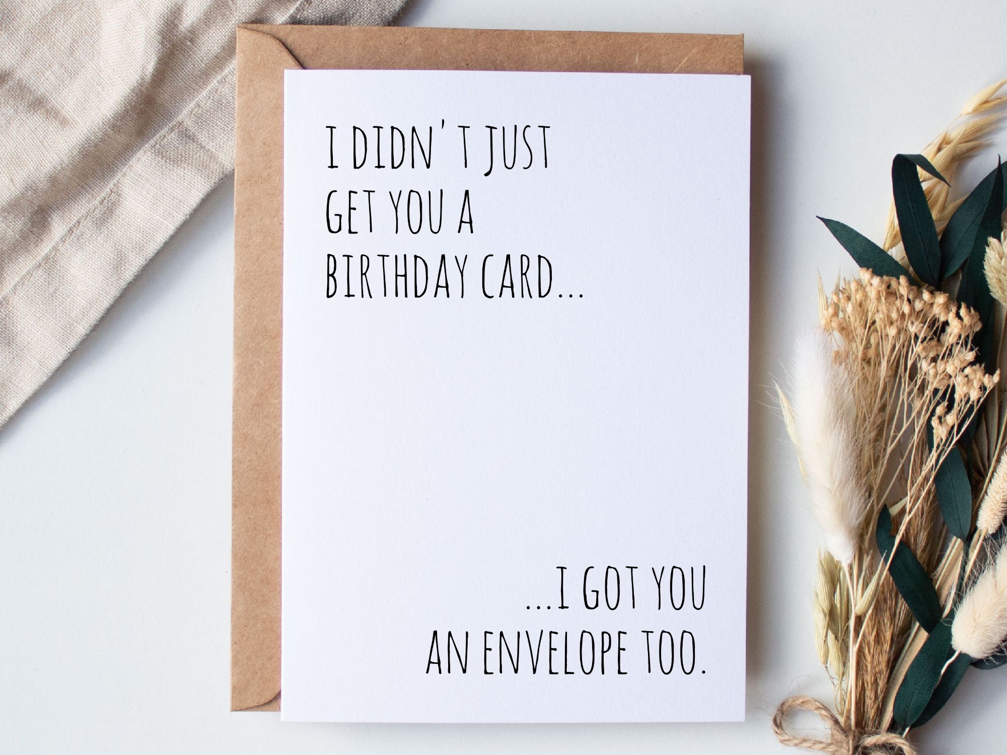 Old English Co. - Biglietto di auguri di compleanno per lui, divertente mucca per lei e lui | Buon compleanno a Moo | interno vuoto e busta inclusa