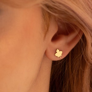14K Solid Gold Ahornblatt Ohrringe - Echtgold Lucky Leaf Ohrstecker - 14K Ahornblatt Ohrstecker - Minimalistische Gold Ohrringe - Echtgold Schmuck