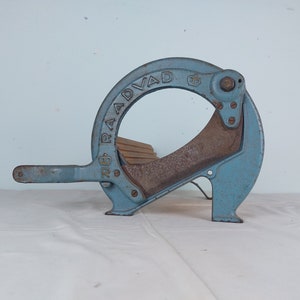 Raadvad bread cutter, antique , blue, retro, vintage, rustic decor, shabby kitchen decor, denmark bread cutter