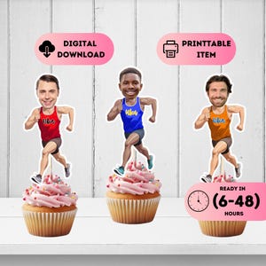 以下が含まれることがあります： ランナーのフィギュアがトッピングされたカップケーキ。各カップケーキにはピンク色のフロスティングとスプリンクルが施されています。トッパーは、赤、青、オレンジのタンクトップを着た漫画のランナーが特徴です。画像には「デジタルダウンロード」、「印刷可能なアイテム」というテキストが含まれています。