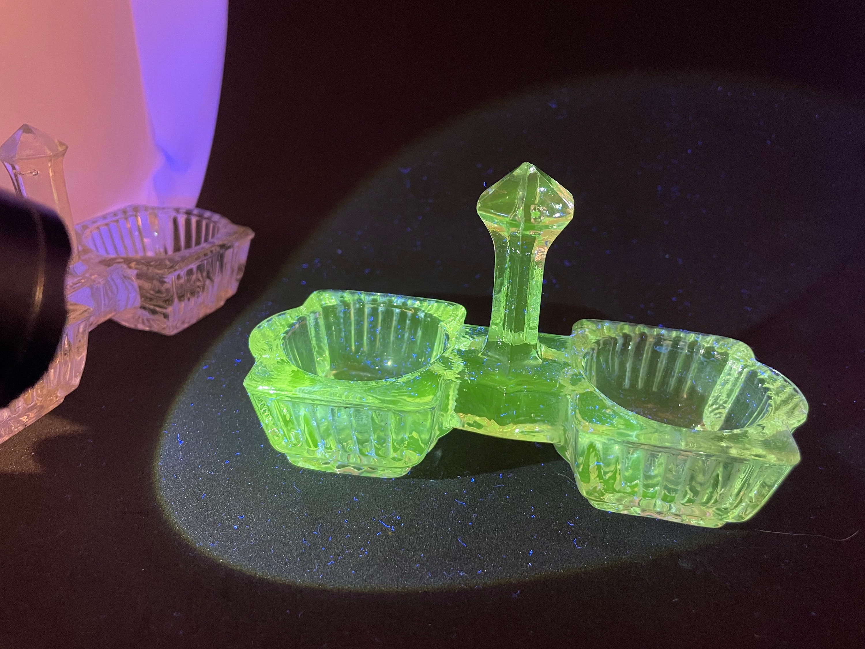 Vintage glass salt and pepper - Etsy 日本 Vintage glass salt and pepper - Etsy 日本