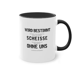 Könnte beinhalten: Weiße Keramiktasse mit schwarzem Rand und Henkel. Die Tasse hat schwarzen Text, der lautet "WIRD BESTIMMT echt hart, wenn du gehst! Das finden wir ziemlich SCHEISSE -dennoch wünschen wir dir für die Zeit OHNE UNS von Herzen nur das Beste!"