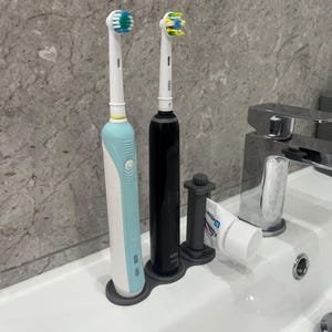Oral-B Electric Toothbrush Holder - Triple