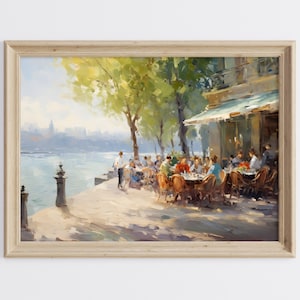 Könnte beinhalten: Ein Gemälde, das eine Cafészene mit Menschen zeigt, die an Tischen im Freien sitzen. Das Café befindet sich an einem Ufer mit Blick auf eine Skyline der Stadt in der Ferne. Das Gemälde ist in einem lockeren, impressionistischen Stil mit einer warmen Farbpalette gehalten.