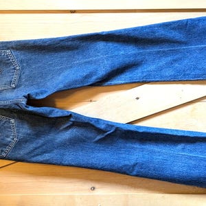 Jaren 70 Vintage Levi's 517 Bootcut/maat 24, slim fit, enkele steek, nr. 2 knoop, gepatcht / rood lipje: werkelijk: 26,5 b x 29,75 l"