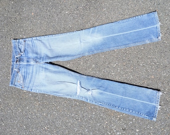 90年代リーバイス517ブーツカットジーンズ：色褪せとダメージ加工、オレンジタブ、タグ表記サイズ30x36、実寸サイズ29.5x34.5インチ