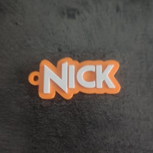 Zootopia Namnnyckelring | Personlig nyckelring | Alla namn möjliga | Gåva till Disney-fan | Ryggsäckshänge | Namnbricka Oranje