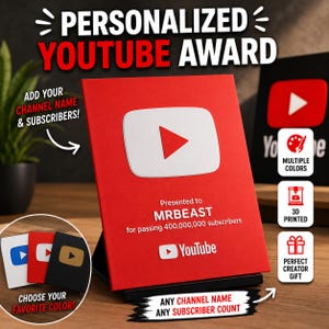Może przedstawiać: Czerwona prostokątna tabliczka z białą ikoną przycisku odtwarzania YouTube, tekstem "Presented to MRBEAST for passing 400,000,000 subscribers" oraz logo YouTube. Tabliczka jest umieszczona na czarnej podstawce z widocznymi dodatkowymi kolorami.
