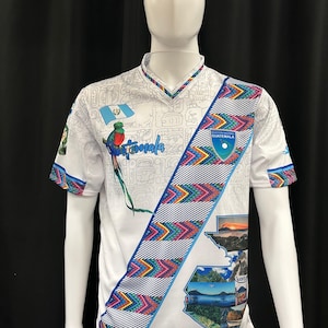 Herren El Quetzal und Map Fussball Trikot aus Guatemala