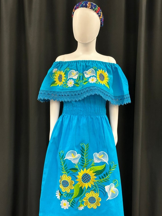 Vestido de Niña Bordado Mexicano con Girasoles y Tulipanes