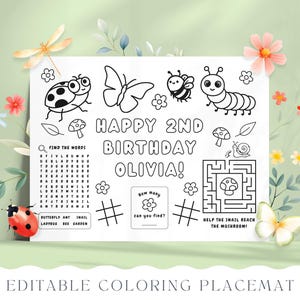 Puede incluir: Un mantel individual para colorear imprimible en blanco y negro con un tema de jardín. Presenta una mariquita, una mariposa, una abeja, una oruga, un caracol y un hongo. El mantel individual incluye una búsqueda de palabras, un laberinto y una actividad de conteo. Dice "¡Feliz 2º cumpleaños Olivia!"
