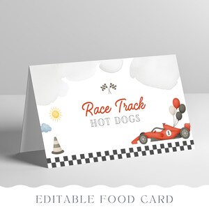 Carte de tente formule 1, premier tour de la piste, étiquette de buffet de table, décoration d'anniversaire à carreaux de voiture de course rouge, modèle MODIFIABLE Canva 026