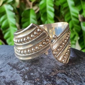 Vintage 1980s Signed Taxco, Mexico Solid Sterling Silver Repousse Hinged/Clamper Cuff Bracelet High Quality Boho Statement 50 Grams So Cool