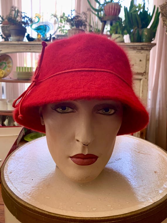 Vintage Angora Cloche Hat for Women. Red Suede Tie . Vintage  display picture 3