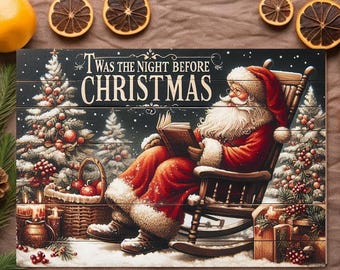 Puede incluir: Cartel de Navidad de madera que representa a Papá Noel leyendo un libro en una mecedora. El cartel dice "Twas the Night Before Christmas" con una escena de bosque nevado y una cesta de manzanas. La paleta de colores incluye rojo, blanco y negro.
