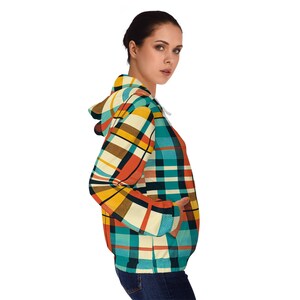 Plaid Women&#39;s Hoodie: Fashionable Checkered Zip-Up Jacket