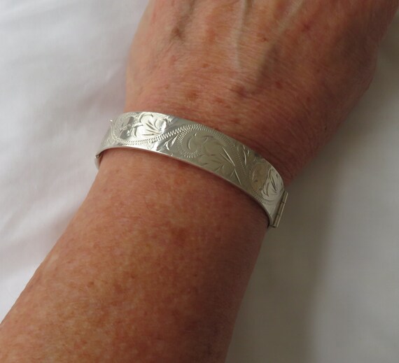 Solid Sterling Silver hinged bangle - full floral… - image 9