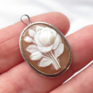 Vintage Sterling Silver brooch / pendant - Carved shell Cameo - Floral