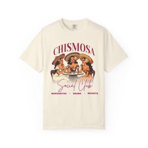 チスモサ ソーシャル クラブ シャツ：ラティーナ グラフィック T シャツ - マルガリータ & ドラマ 画像 4