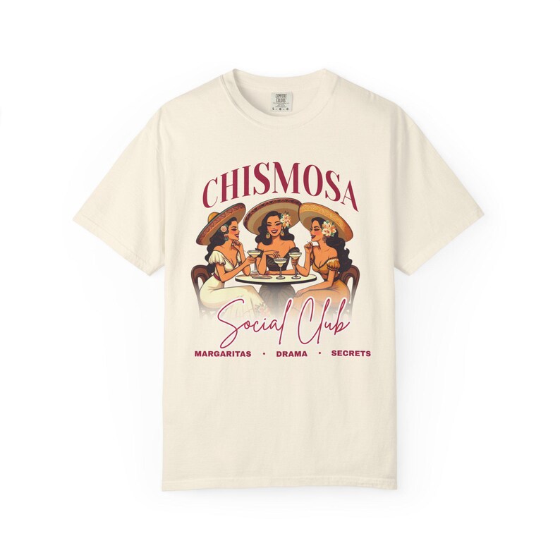 チスモサ ソーシャル クラブ シャツ：ラティーナ グラフィック T シャツ - マルガリータ & ドラマ 画像 4