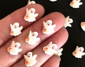 Cute Mini Ghost Resin Cabochon, Miniature Resin Ghost with Broom, Halloween Nail Charms, Halloween Party Decor, DIY Crafts, Scrapbooking