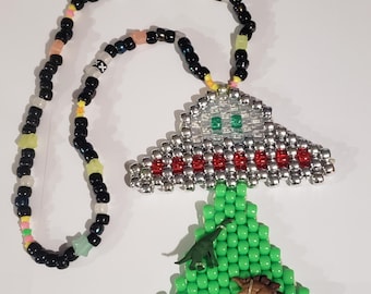 Halskette mit Alien Entführung und Kandi Anhänger