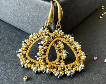 Ceres earrings- Delicate handmade beaded triangle earrings, miyuki DB earrings, abstract geometric earrings, minimalist earrings