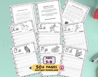 Op de afbeelding: Een verzameling zwart-wit werkbladen voor het oefenen van cursief schrift met illustraties van een eenhoorn, skateboarder, astronaut, uil, pizza en vlinder. De pagina's bevatten tekst zoals Alphabet Letters, Ages 5-8 en 50+ Pages Instant Download.