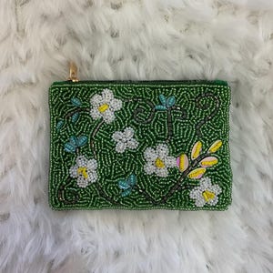 Pochette ornée de perles