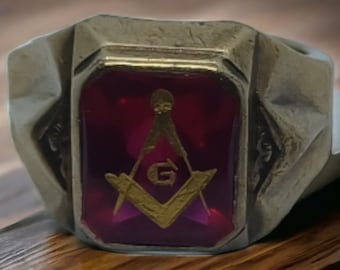 Vintage art deco 10K Gold Masonic ring with ruby stone